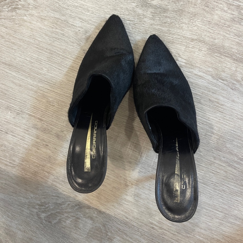 Chic cowhide Black Mules